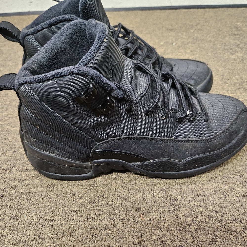 Air Jordan 12 Winterized Black Size 6y